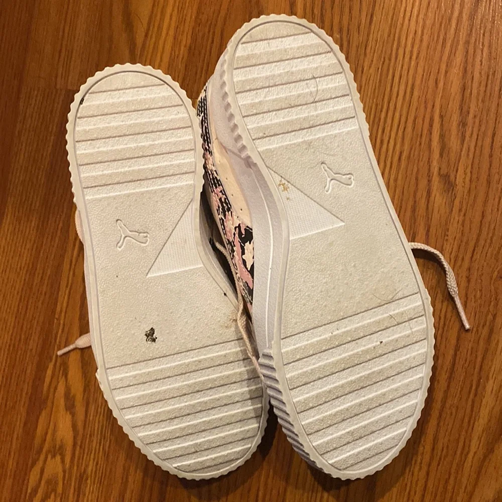 Gently used light pink kids Pumas - Picture 3 of 4